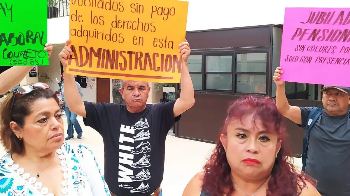 Ex trabajadores del gobierno municipal de Celaya, cuestionan que haya dinero para un bufete jurídico para reponer las demandas 