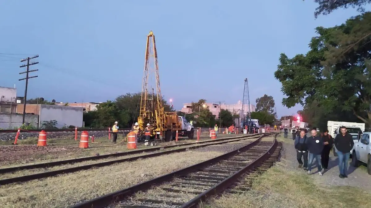 La línea ferroviaria del Tren de Pasajeros se hizo en la antigua Estación del Tren de Apaseo el Grande