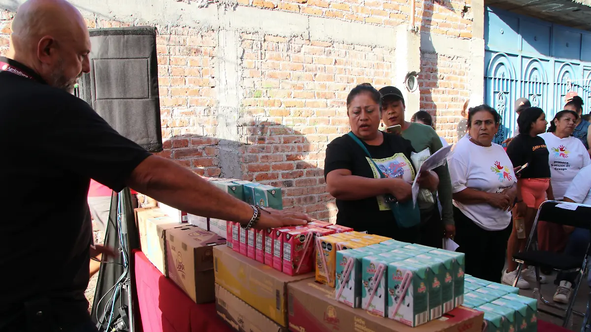 Leche del Bienestar en fracc. Crespo Celaya6