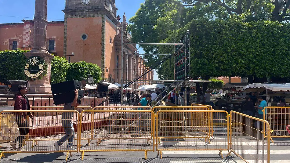 En la colocación de los detalles para este informe, con vallas amarillas delimitando zonas de la calle