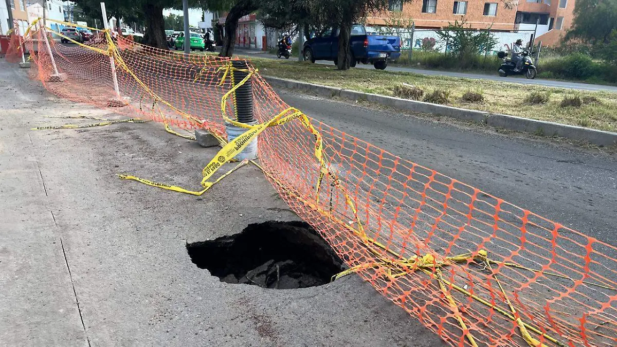 Se puede observar un hoyo d