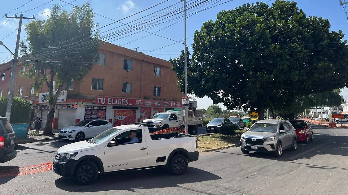 Originando, tráfico vehicular en la zona 