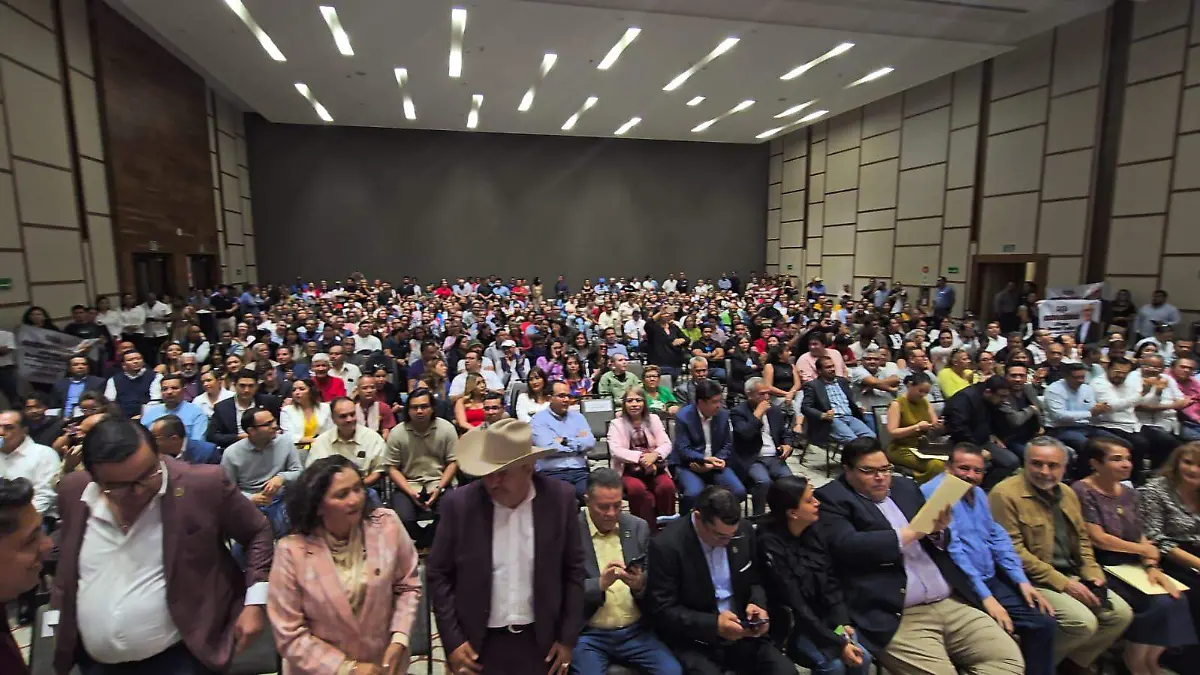 La bancada de Morena rindió un informe legislativo en Celaya.