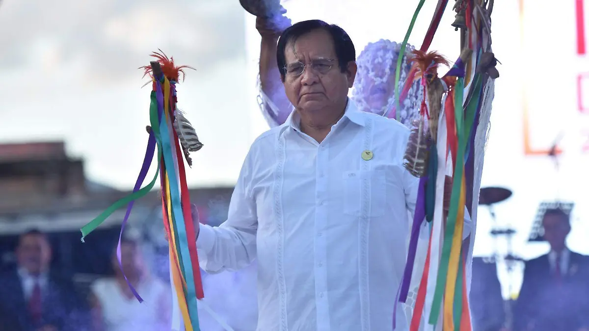 El alcalde recibio una limpia 