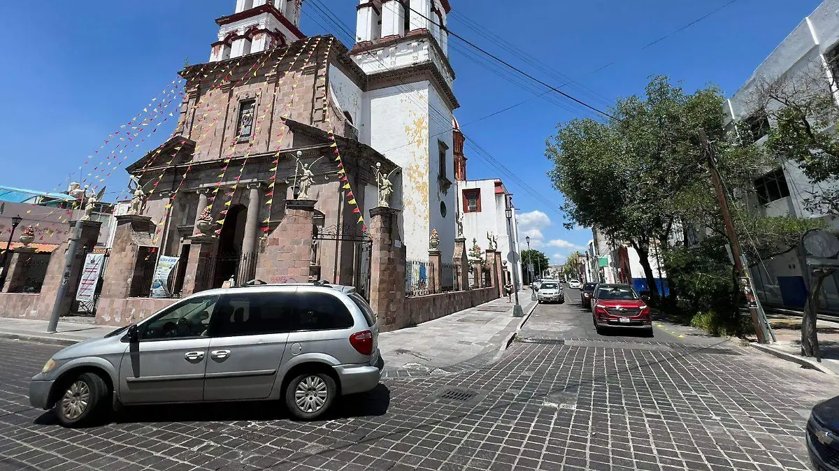 Cierre vial en calle Insurgentes, Celaya