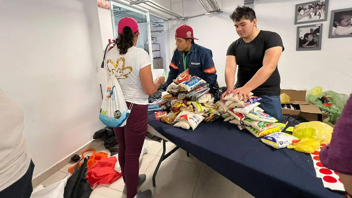 Con un kilo de despensa, participan en la 10ª edición de la carrera DEACERO Celaya