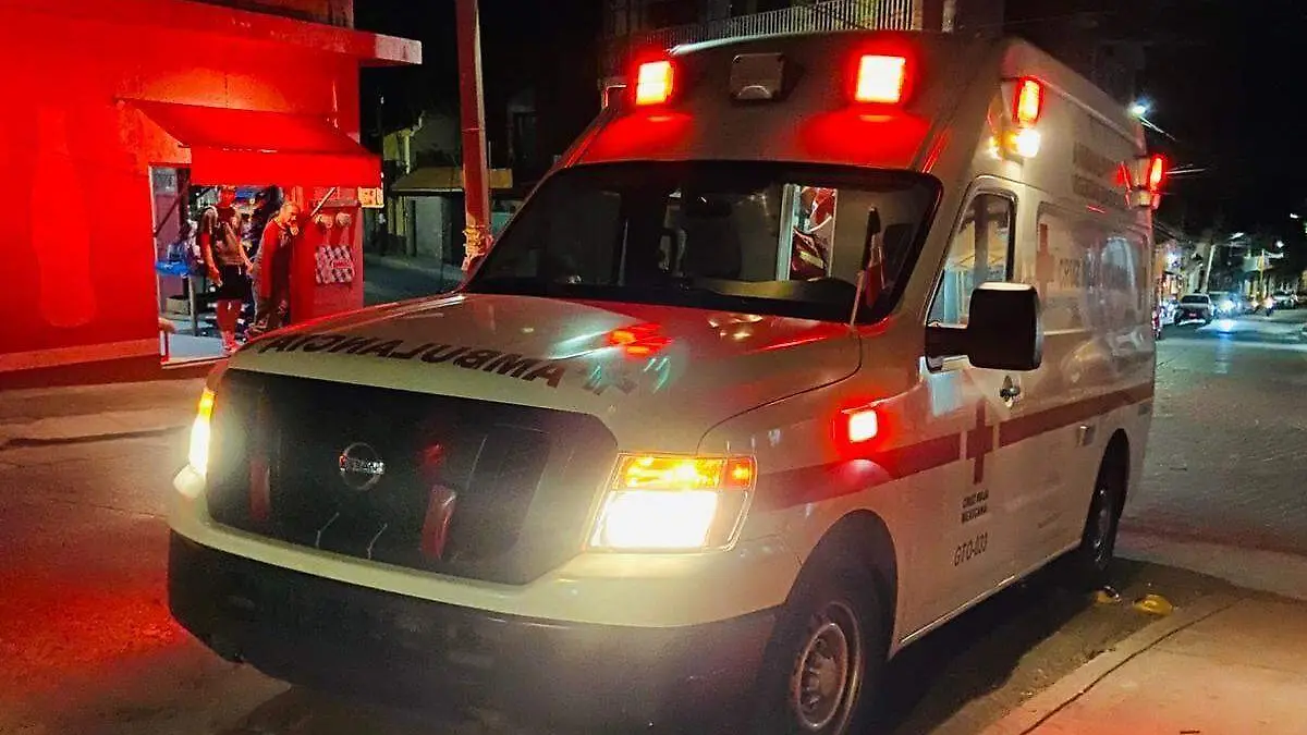 Le estalla pirotecnia a un adolescente en Acámbaro2