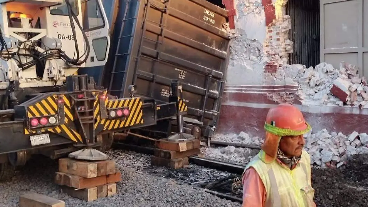 En 5 años el descarrilamiento del tren ha daños los muros de la antigua estación el inmueble que está catalogado por el Instituto Nacional de Antropología e Historia (INAH)