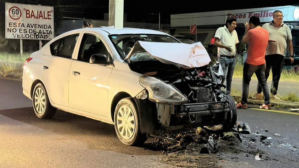 Choque en Av. Constituyentes, Celaya3
