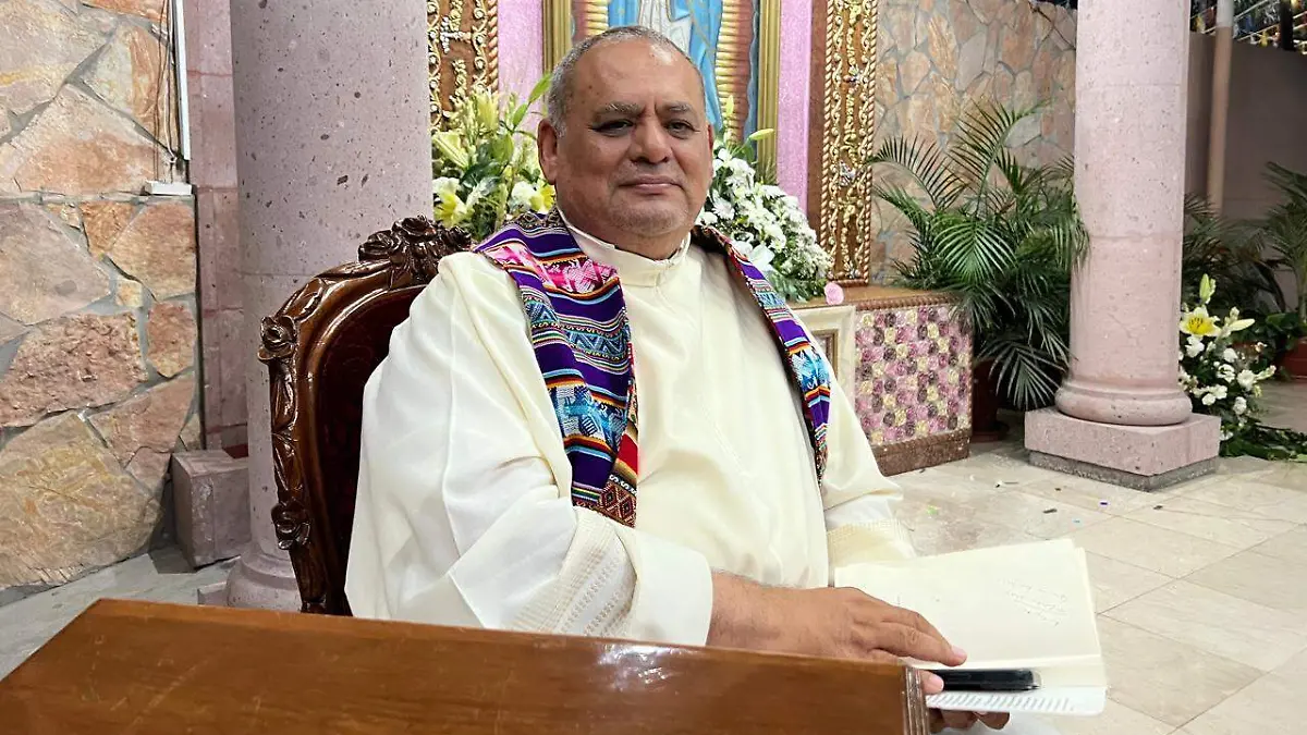 El cura del barrio de San Miguel José al Pedro Picón en las festividades de este 29 de septiembre