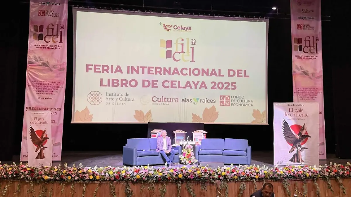 Ricardo Sheffield presenta su libro El País de enfrente, en Feria Internacional del Libro en Celaya