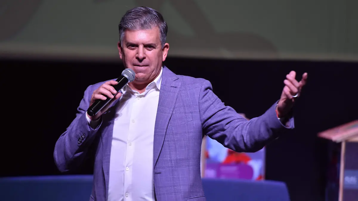 Ricardo Sheffield presenta su libro El País de enfrente