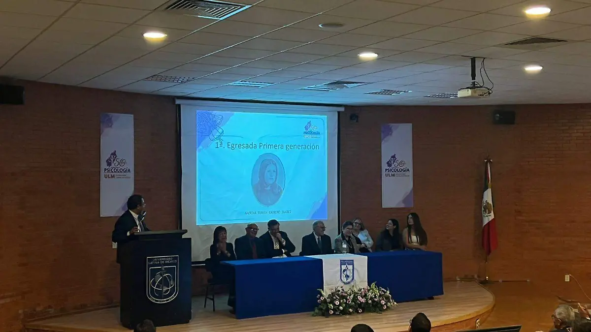 Marco del 50 aniversario de la carrera de psicología en la ULM