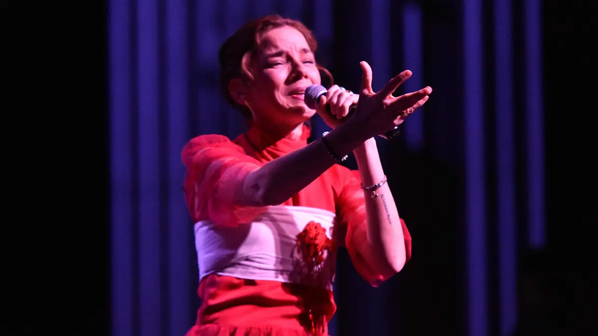 Poeta y canta autora María San Felipe en la FIL Celaya