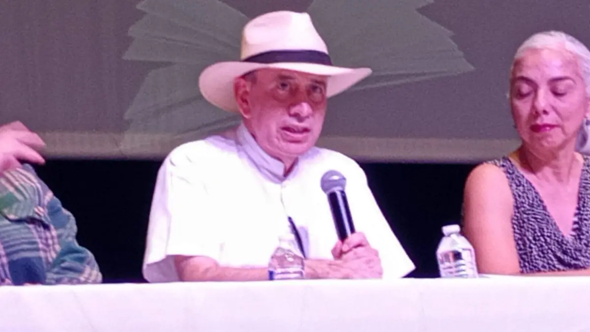 Salvador Pérez Melesio presenta antología de los primeros Premios Literarios de Celaya