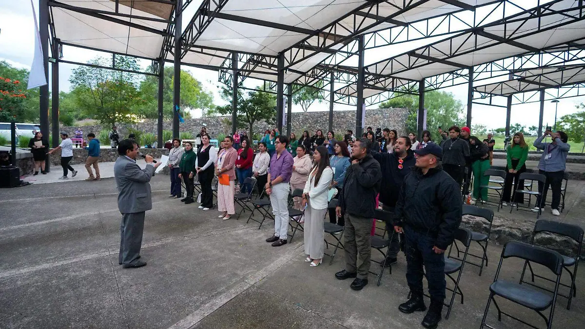 El alcalde Juan Miguel brindo