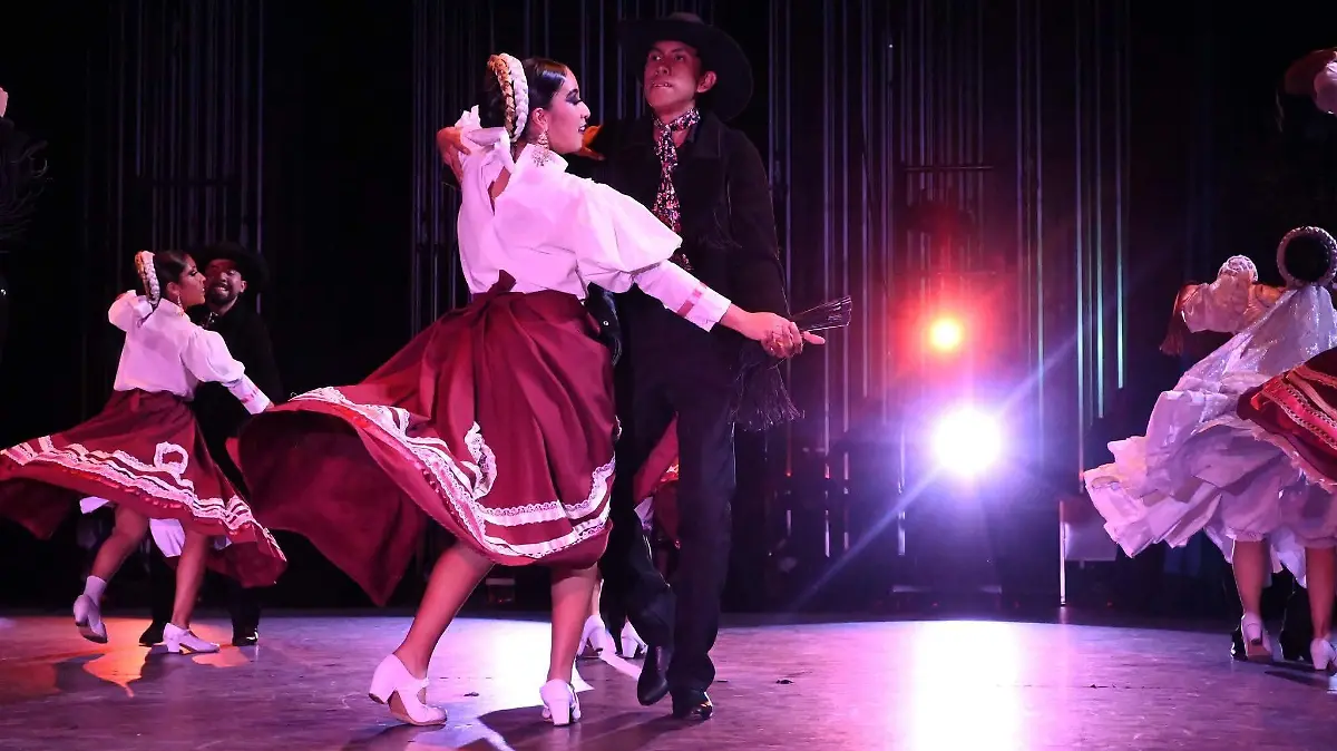 El Ballet Juvenil IKAL celebró su primer aniversario a través de este evento.