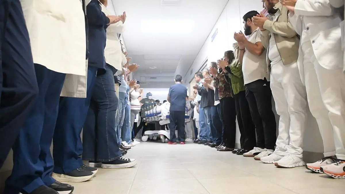 En una fila de aplausos