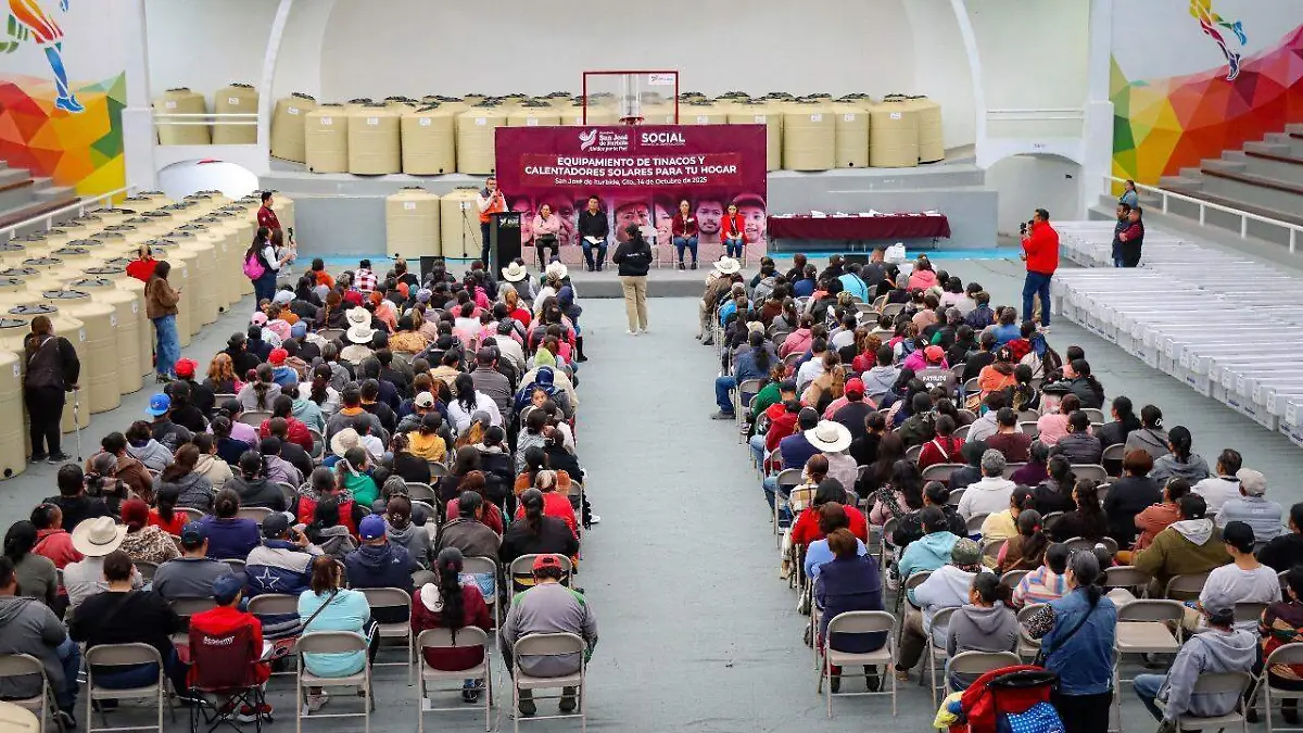Entregan tinacos y calentadores solares en San José Iturbide (2)