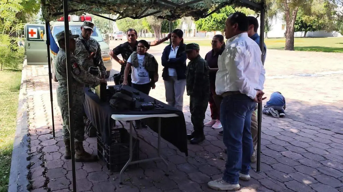 Realizó en recorrido en las instalaciones de la Zona Militar 