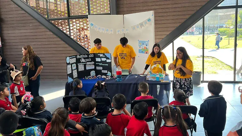 Con talleres y actividades en las que se les habló acerca de la importancia de cuidar los recursos naturales