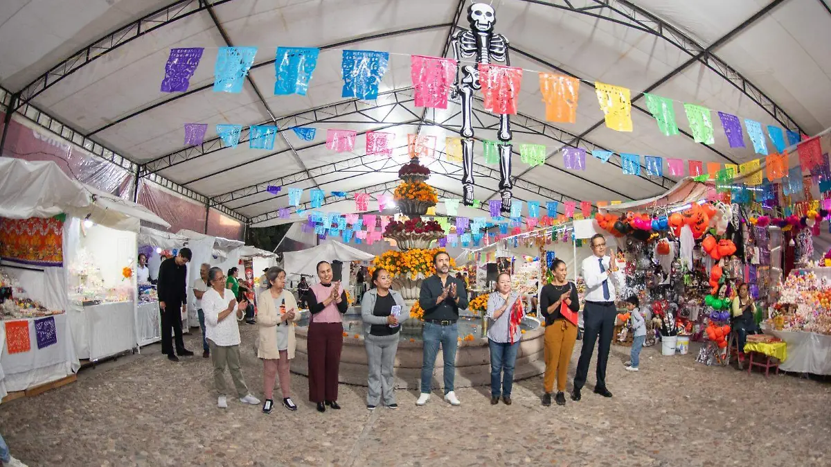 El regidor Rafael Torres encabezó el corte de listón junto a productores sanmiguelenses, marcando el inicio oficial de una de las festividades más dulces del año.