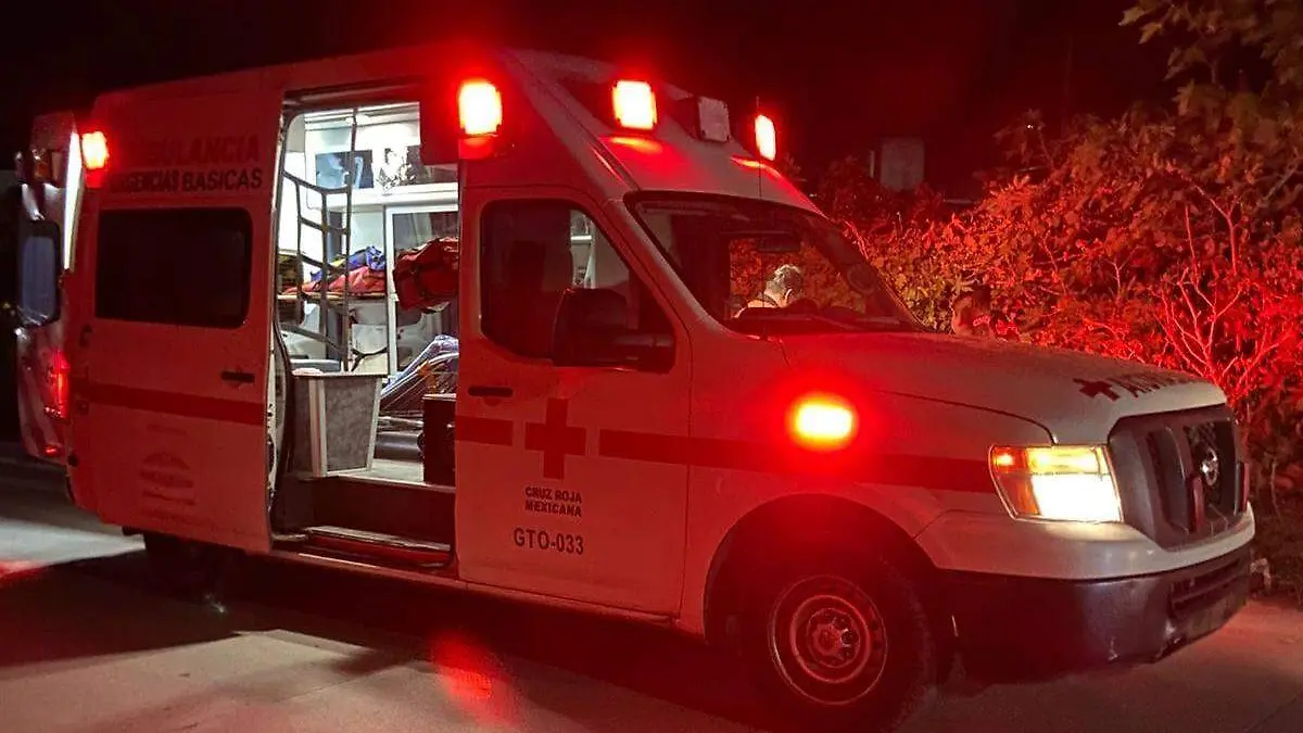 Tierra suelta provoca caída de una joven