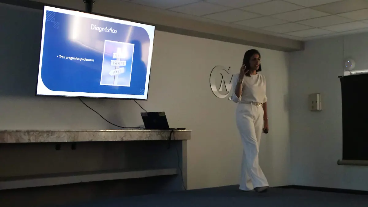  la doctora Paulina Calderillo Cabrera, especialista en genética médica.