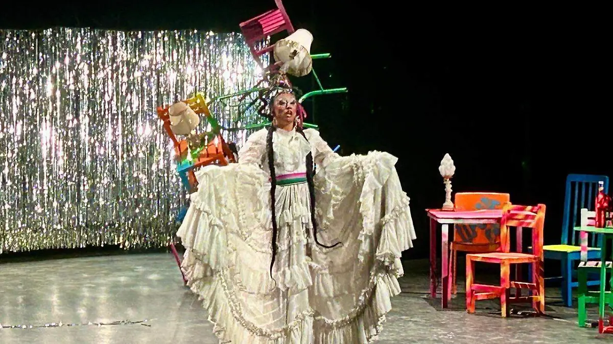 Cada una de las artistas mostró su talento y pasión por el teatro cabaret y el burlesque.