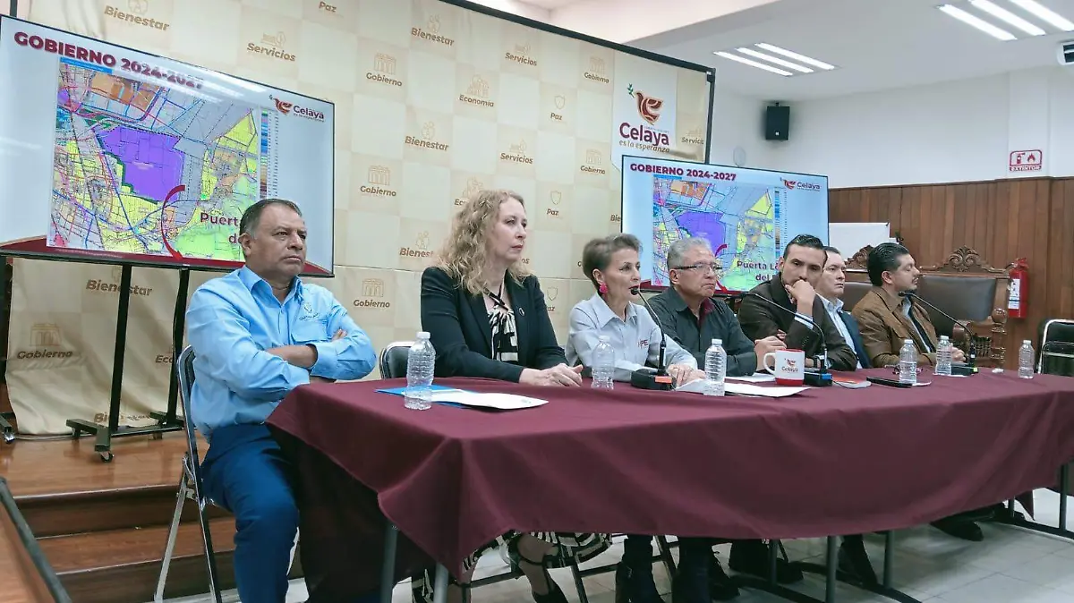El Jefe de Gabinete de Celaya Gustavo Paloalto y el presidente del Consejo Coordinador Empresarial de Celaya, Jorge Luis Gámez Campos, en compañía de autoridades  educativas y rubros empresariales presentaron el Primer Congreso Ferroviario Internacional. 