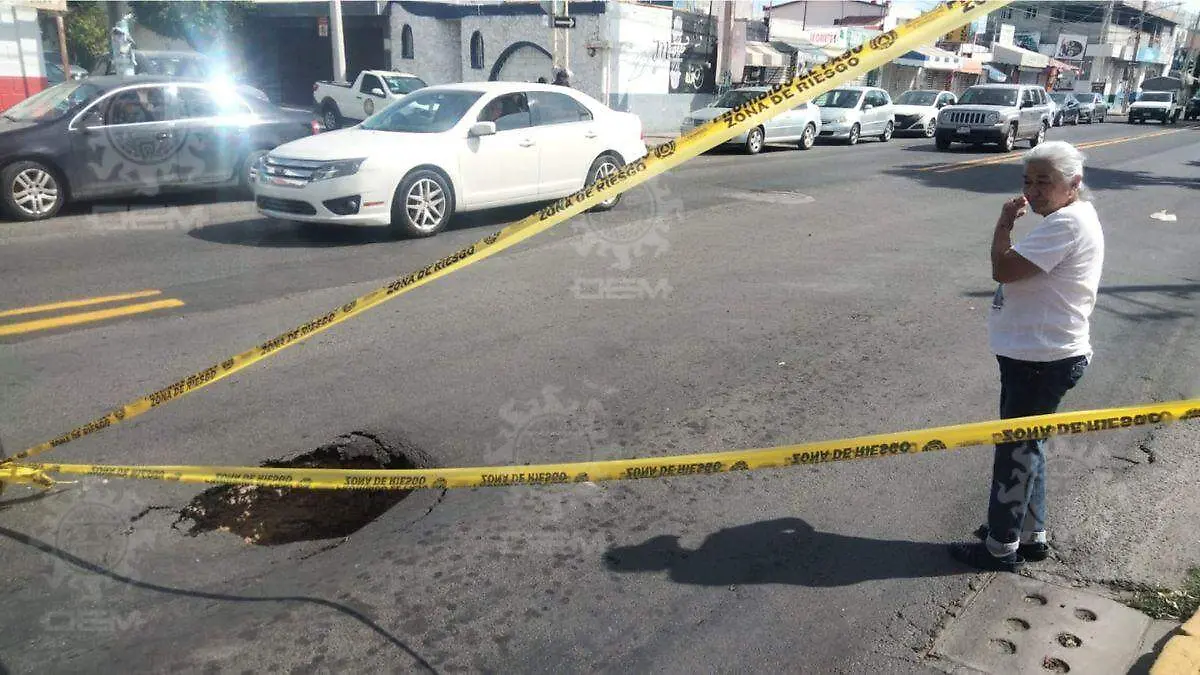 Socavón Av. 12 de Octubre, Celaya (2)