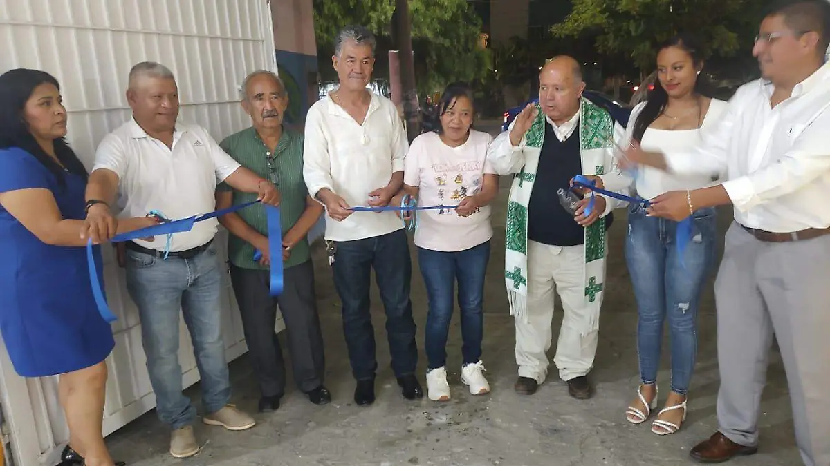 Padre Guadalupe Argüelles en reapertura del salón de “La Liga” en Celaya