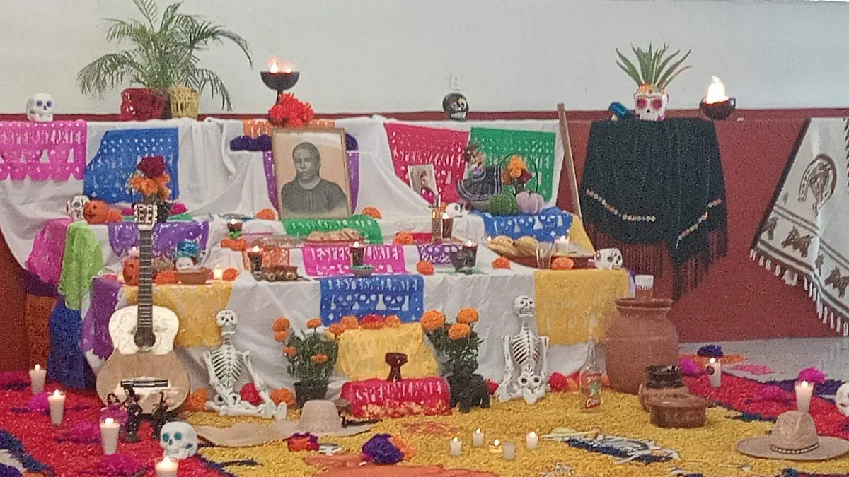 La ofrenda fue dedicada a los revolucionarios que perdieron la vida en Las Batallas de Celaya.