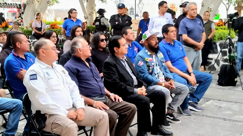 Autoridades en el Barrio de Santiaguito