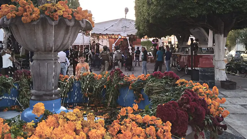 Atrio del templo del Barrio de Santiaguito colocaron la ofrenda