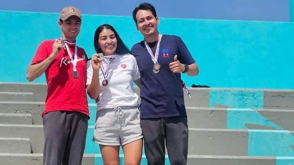 Pirañas, el equipo que obtuvo el tercer lugar en el desafío acuático “Nada Más Km”