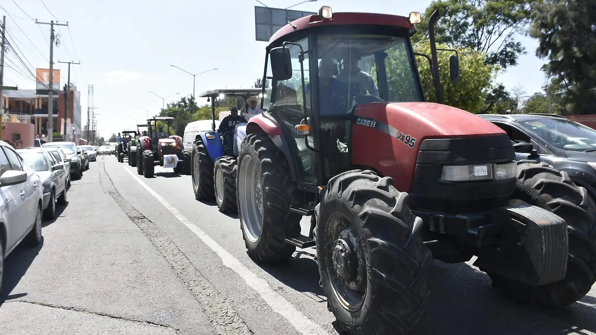 El Gobierno Municipal de Salvatierra informó que en la carretera Salvatierra-Yuriria, entre las comunidades de Maravatío del Encinal y San Nicolás de los Agustinos, se llevó a cabo una manifestación pacífica por parte de productores del campo, pero sin cerrar la carretera.