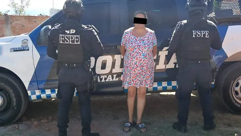 Por el delito de robo y portación de dios de droga será puesta a disposición