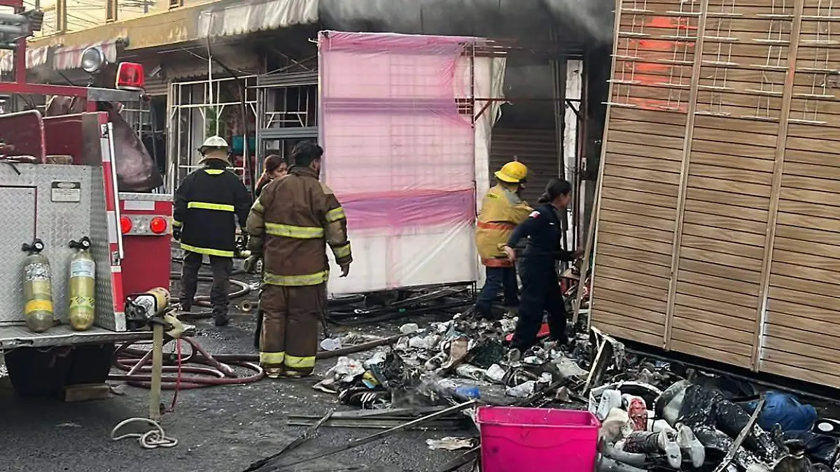 Diversos daños materiales hubo derivado al fuerte incendio 