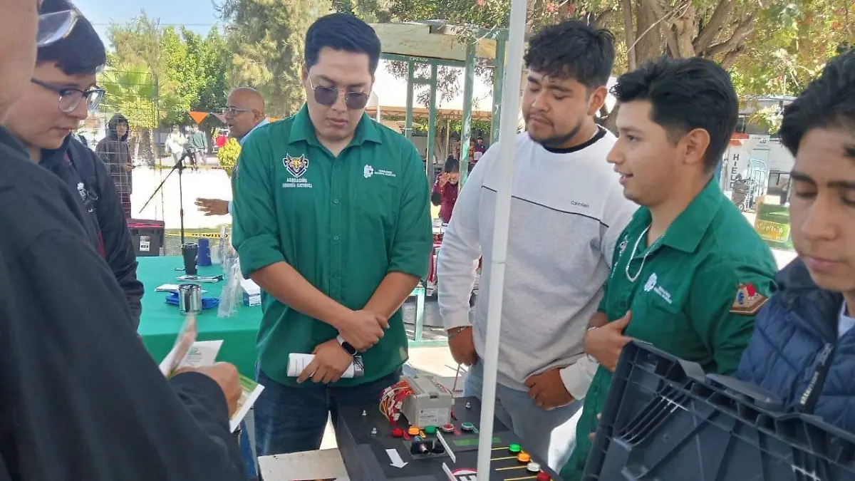 Expo profesiográfica en Celaya (3)