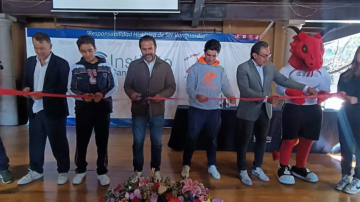 Autoridades locales y educativas invitaron a los jóvenes a reflexionar sobre su futuro profesional y aprovechar el impulso de la inteligencia artificial como herramienta de aprendizaje.