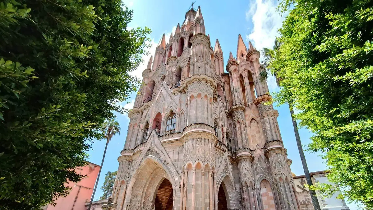 La reunión se llevará a cabo este domingo en el patio de la Parroquia de San Miguel Arcángel, donde se espera la participación de todos los grupos de danzas y cuadros de locos.