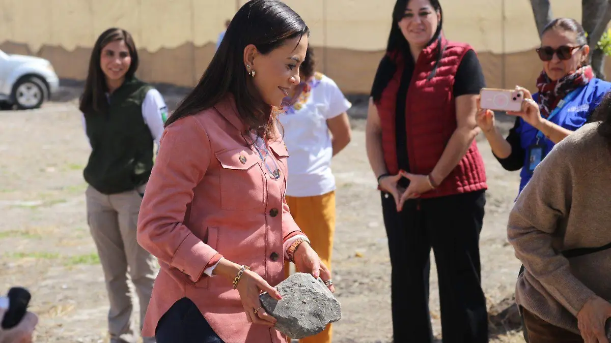 8fa96d0f-01e7-41b2-96f4-a360a1b60a60