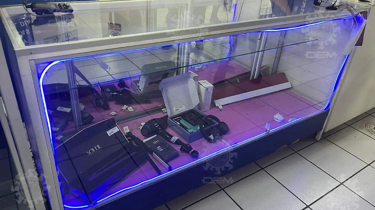 Dos hombres de negro realizaron el asalto.