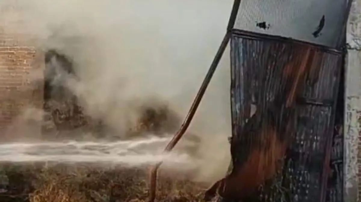 Se incendia bodega de pacas en San Miguel Octopan, Celaya