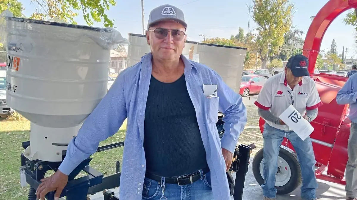 Agricultores recibieron apoyo de maquinaria para su cosecha 