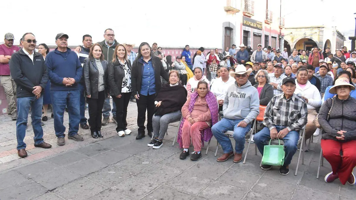 Entrega de tinacos Acámbaro3
