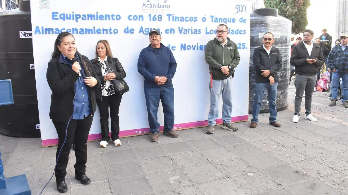 Entrega de tinacos en Acámbaro2