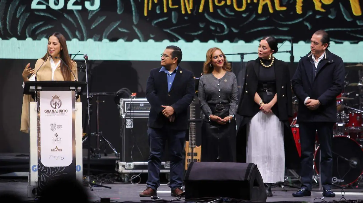 La gobernadora Libia Dennise inauguró el festival destacando que la música de José Alfredo une generaciones. 