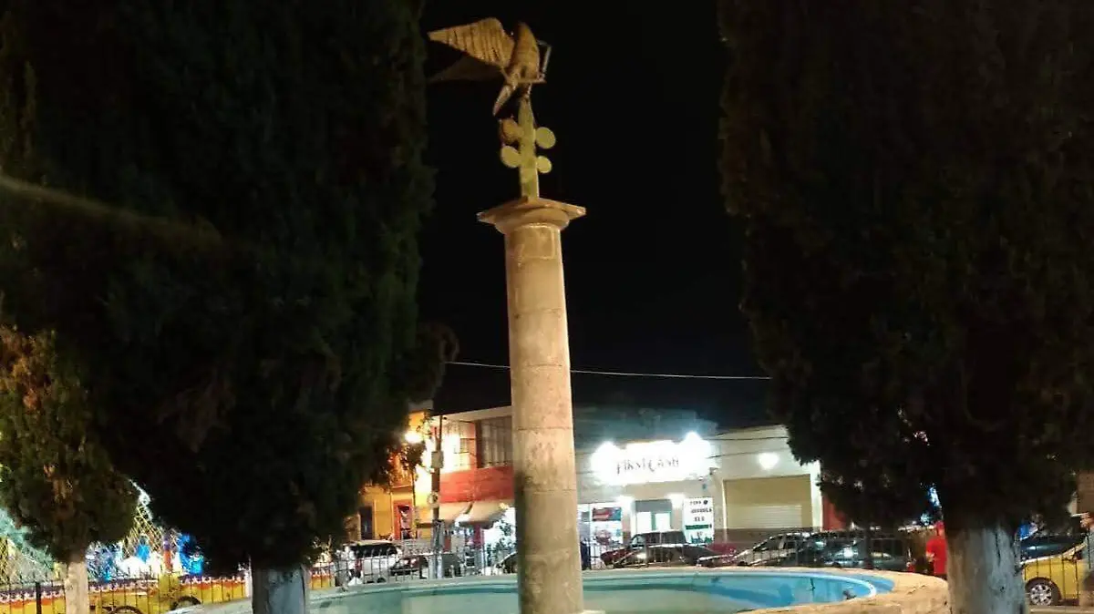 Iluminación monumento La Pila del Águila en Acámbaro 3